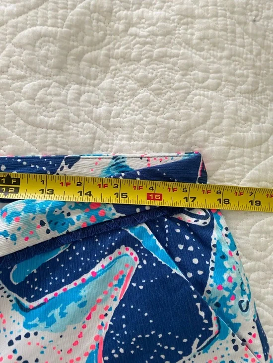 Lilly Pulitzer Adie Shorts in the Indigo Star Struck print size 10 like new - Picture 5 of 8